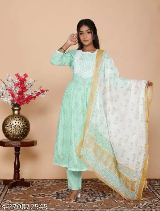nayra cut stylish design kurti