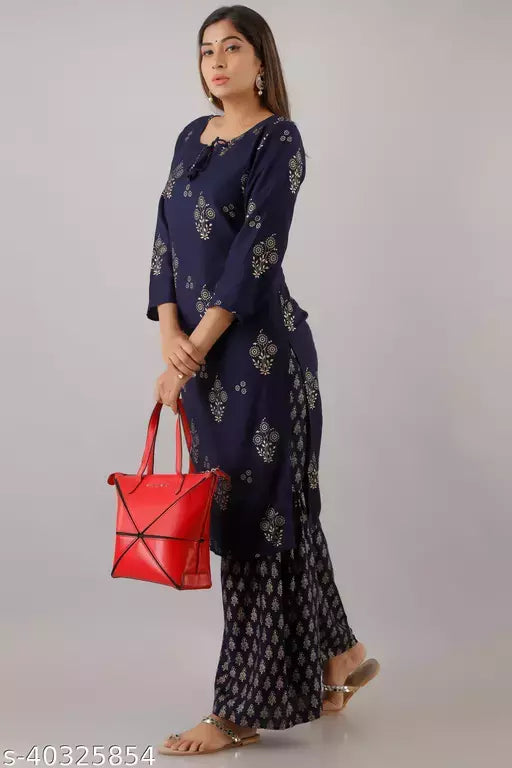Charvi Fabulous Women Kurta Sets