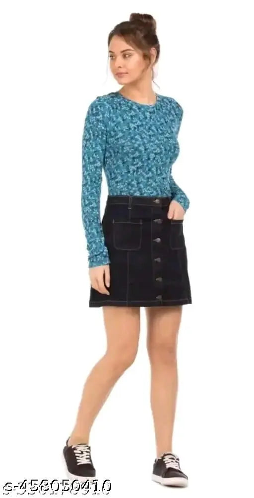 Woman front pocket buttoned skirt
