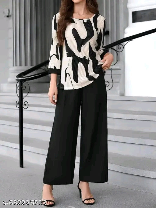 Woman's stylist top and bottom set