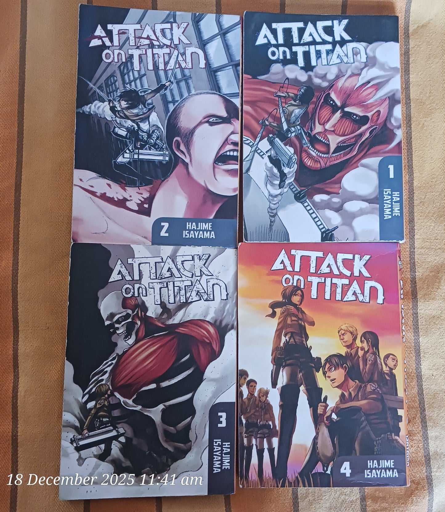 (Like new) Combo of 10 Manga Book Demon Slayer (1-6) and Attack on Titan (1-4)