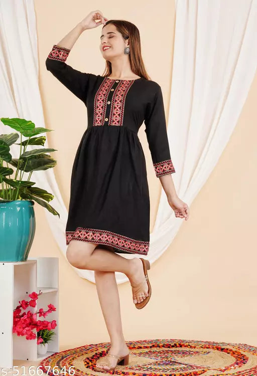 Trendy Ravishing Women Kurti