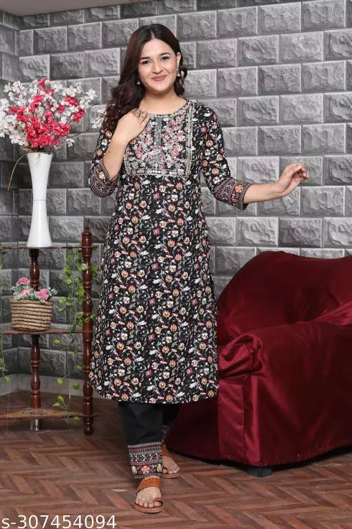Aishani Drishya Women Kurta Sets
