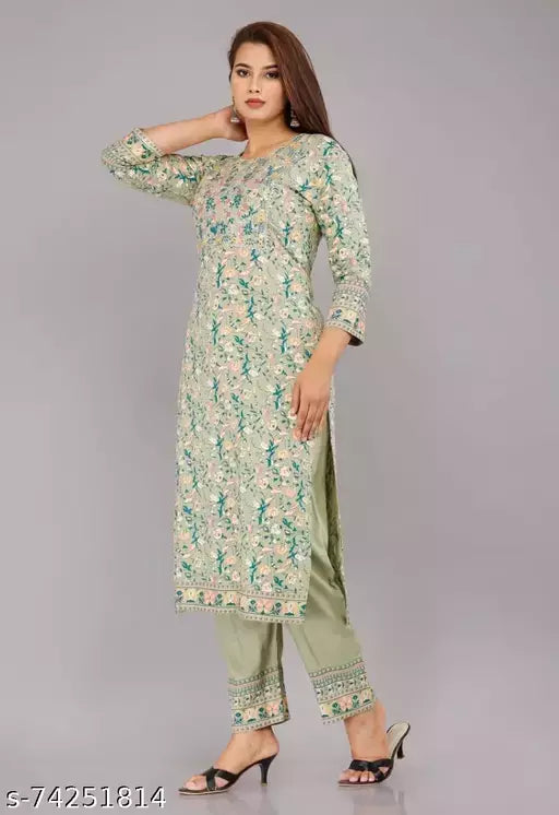 Aakarsha Graceful Women Kurta Sets