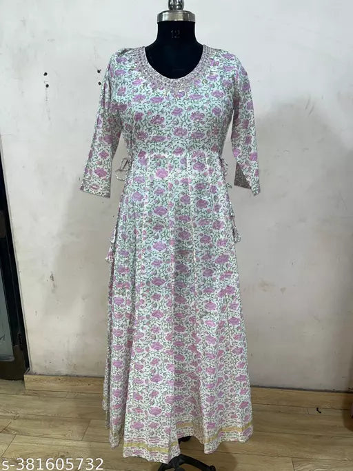 Swasti  Women Printed  Floral Print Pure Cotton Straight Kurta